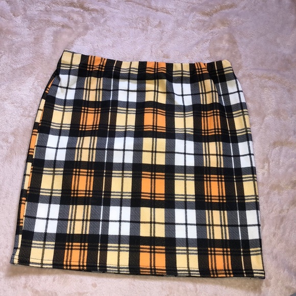 PrettyLittleThing Yellow & Black Checkered Skirt - Picture 1 of 5